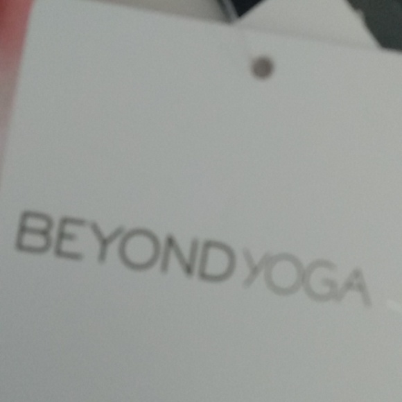 Beyond Yoga weekend Crewneck cropped long sleeve shirt size XS. - Picture 9 of 10
